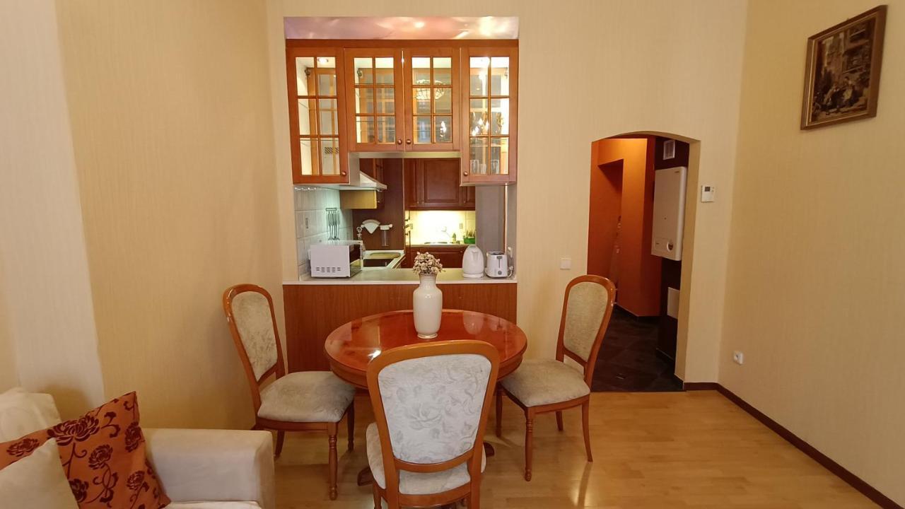 Apartments Stubsi With Colonnade View كارلوفي فاري المظهر الخارجي الصورة
