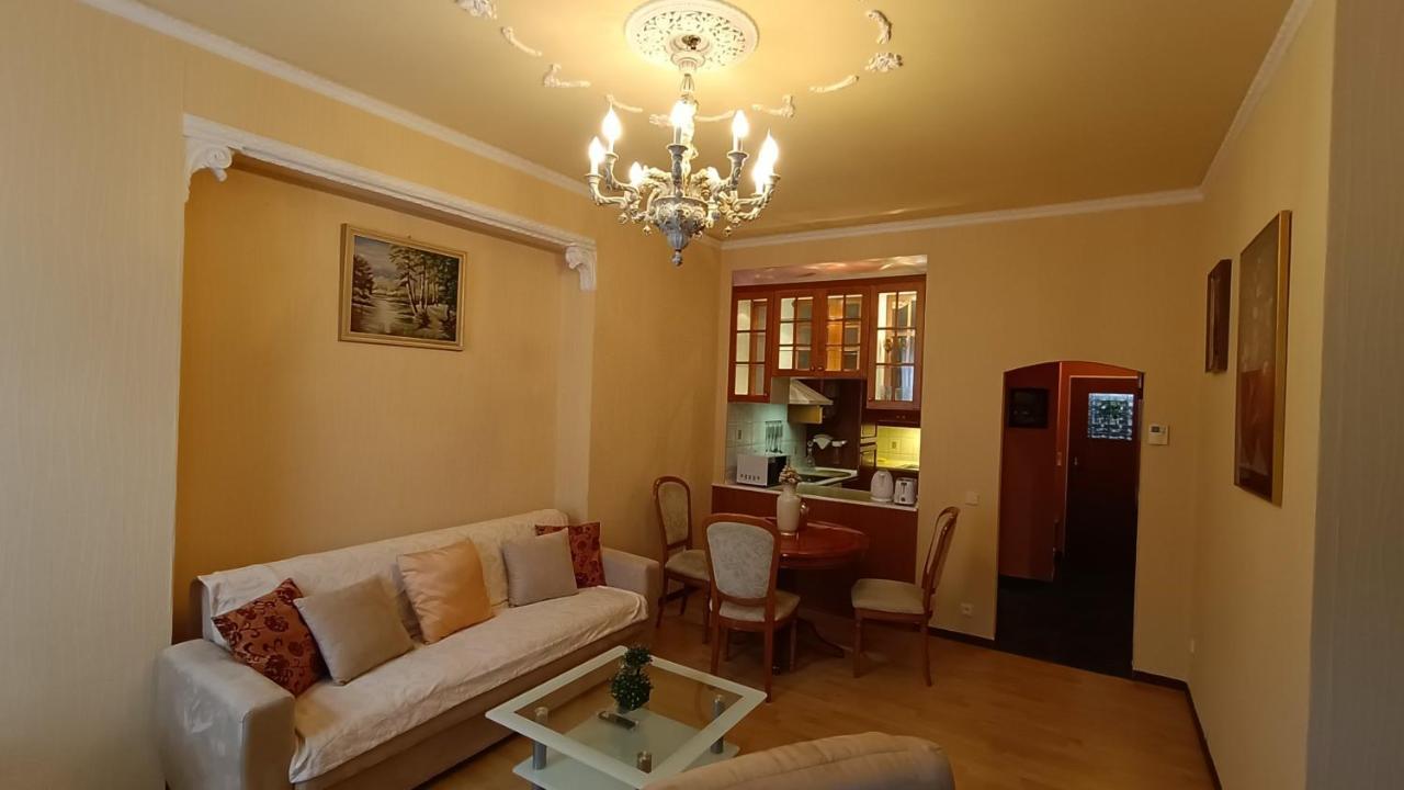 Apartments Stubsi With Colonnade View كارلوفي فاري المظهر الخارجي الصورة