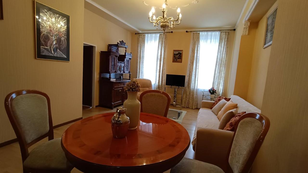 Apartments Stubsi With Colonnade View كارلوفي فاري المظهر الخارجي الصورة