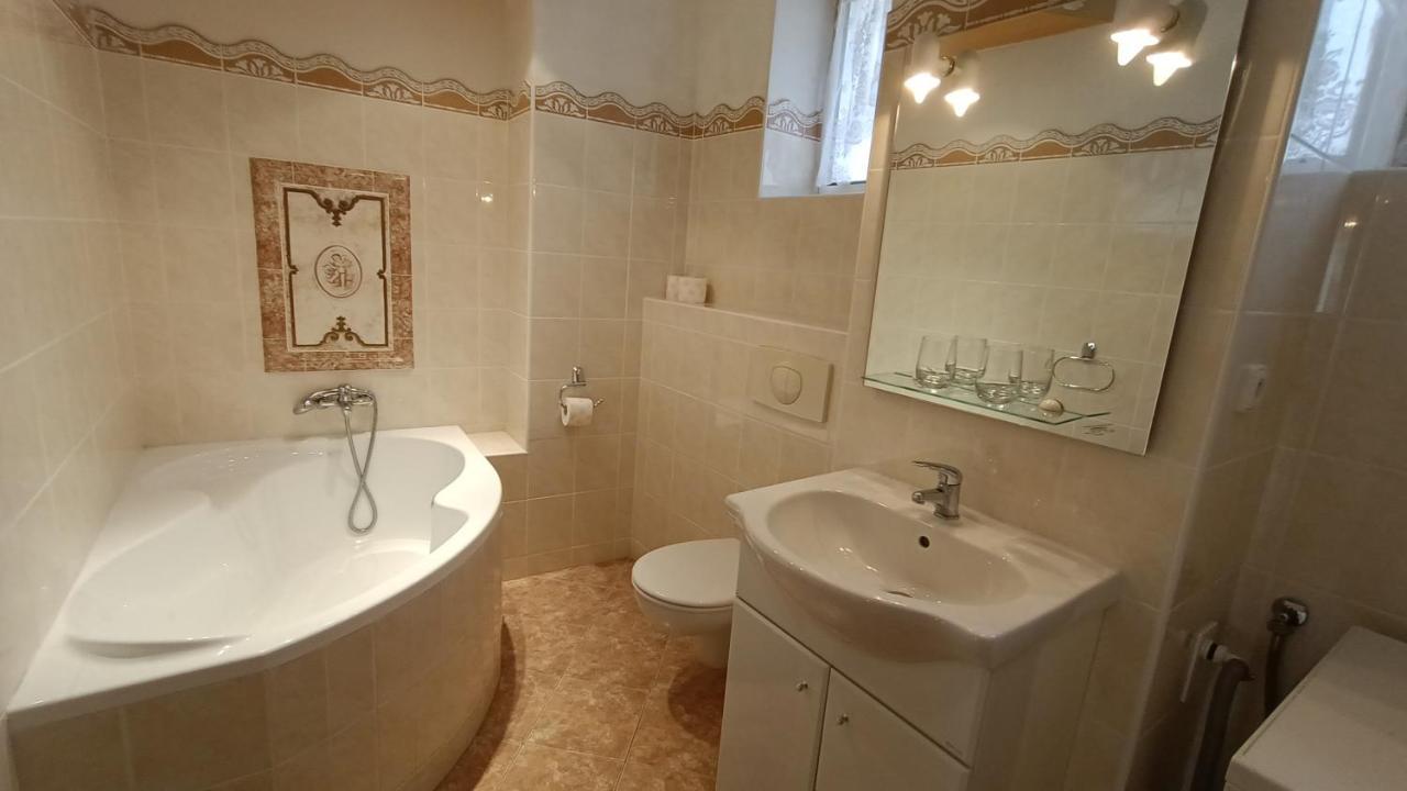 Apartments Stubsi With Colonnade View كارلوفي فاري المظهر الخارجي الصورة