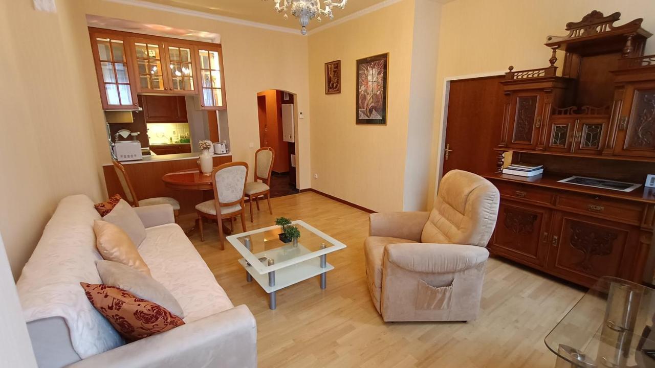 Apartments Stubsi With Colonnade View كارلوفي فاري المظهر الخارجي الصورة