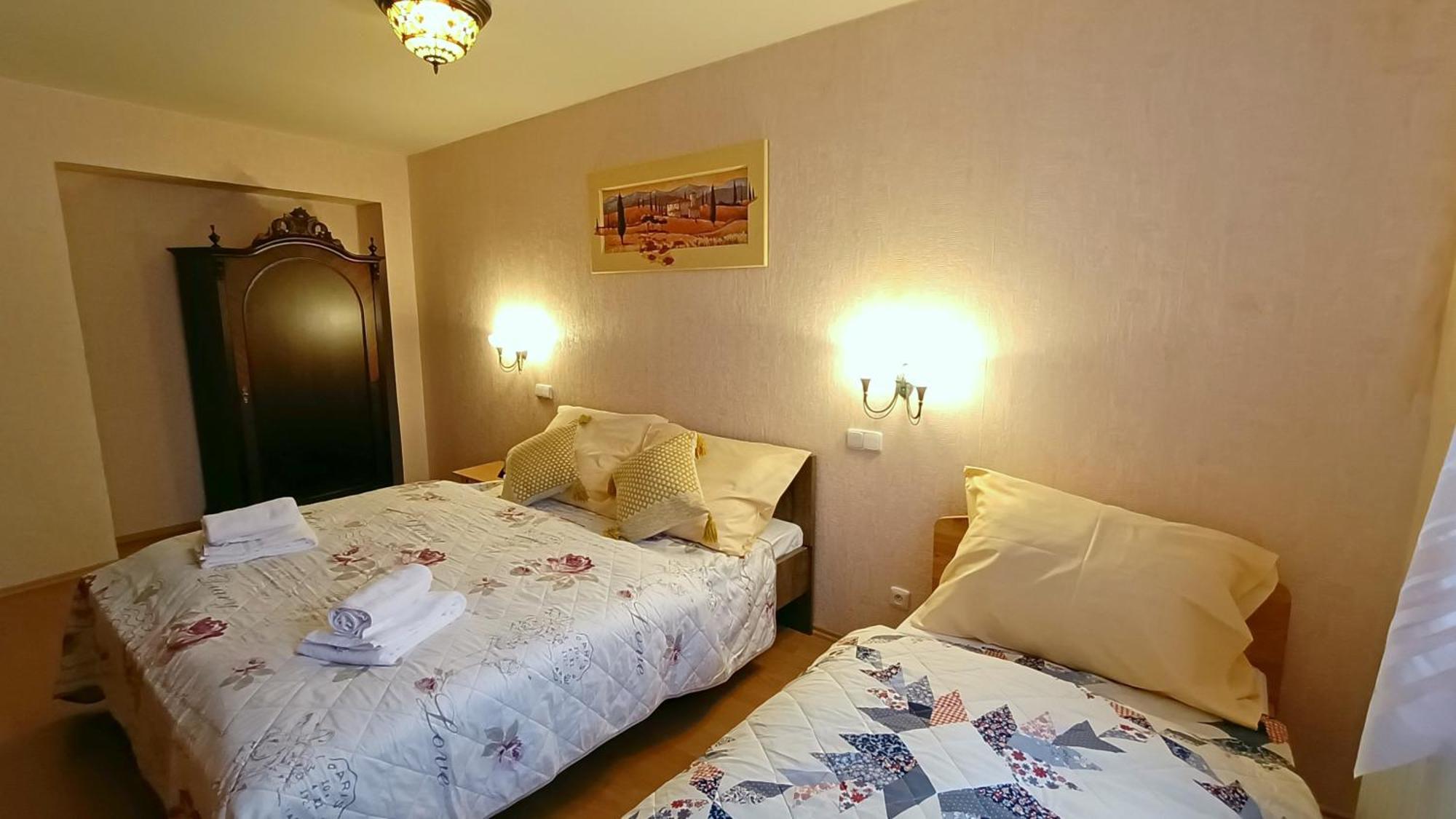 Apartments Stubsi With Colonnade View كارلوفي فاري الغرفة الصورة